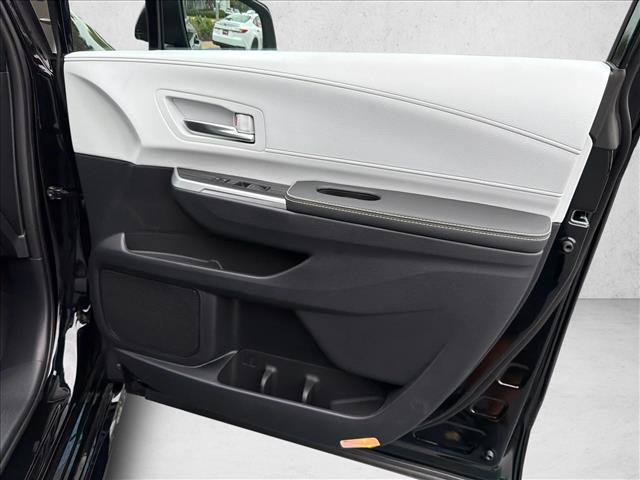 New 2026 Toyota Sienna XSE FWD image 14