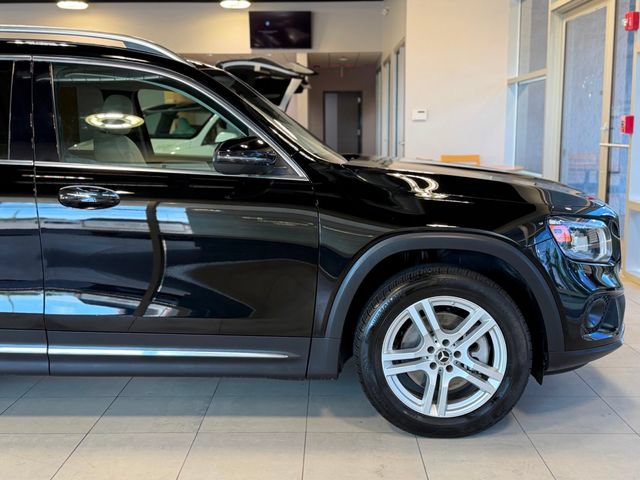 Used 2023 Mercedes-Benz GLB 250 4MATIC w/ Premium Package image 16