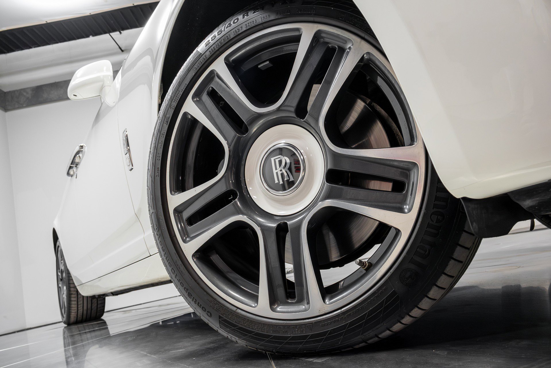 Used 2016 Rolls-Royce Ghost image 33