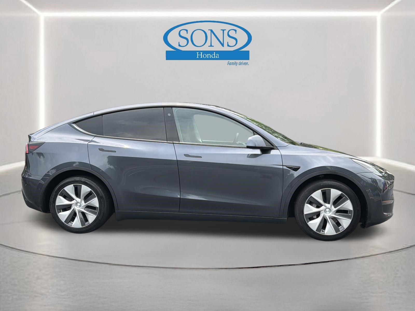 Used 2021 Tesla Model Y Long Range AWD/4WD image 27