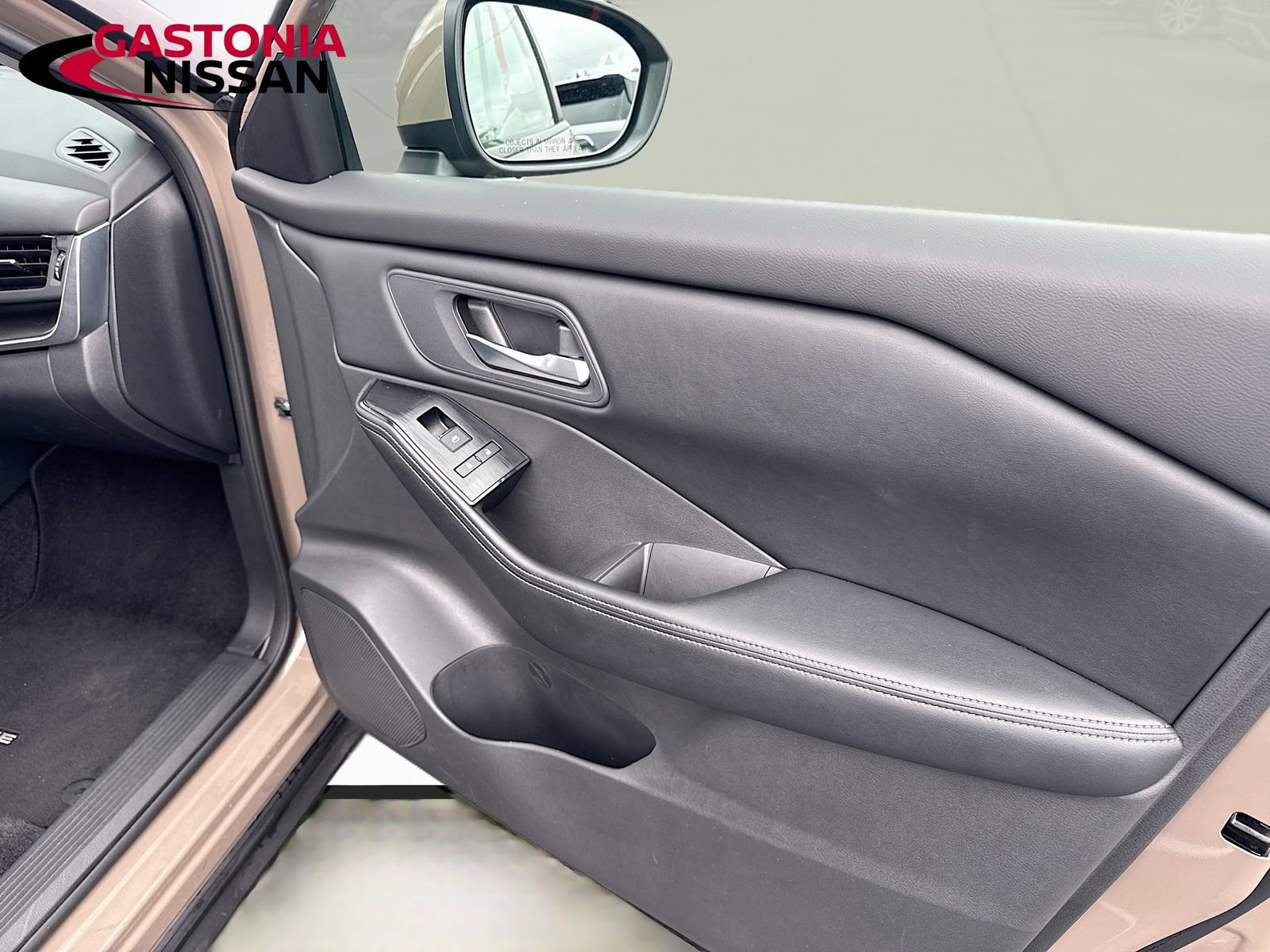 Used 2025 Nissan Rogue SV FWD image 38