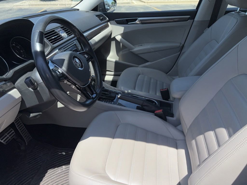 Used 2017 Volkswagen Passat 1.8T SEL Premium FWD image 5