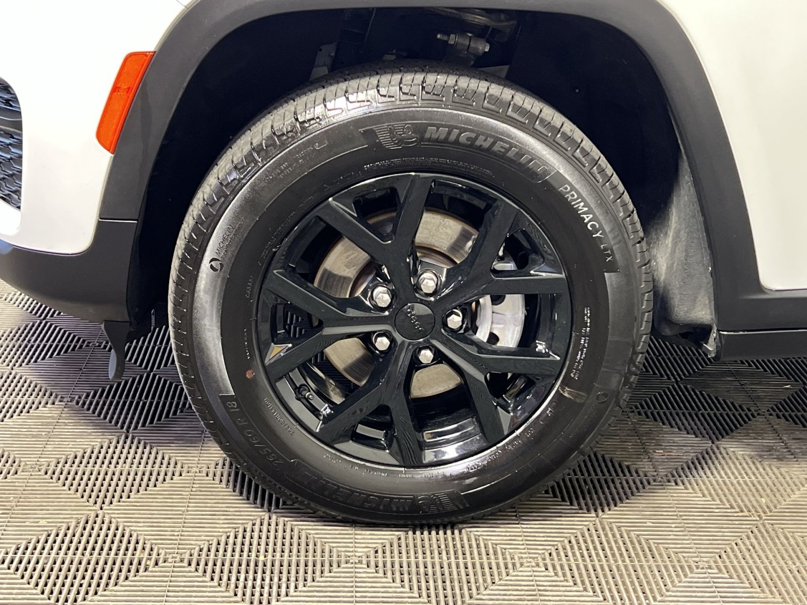 Used 2025 Jeep Grand Cherokee Altitude AWD/4WD image 11