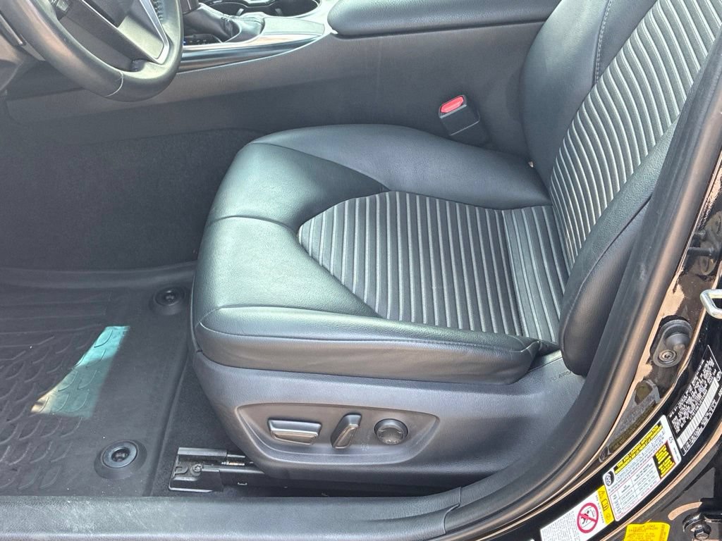 Used 2018 Toyota Camry SE w/ Moonroof Package FWD image 12