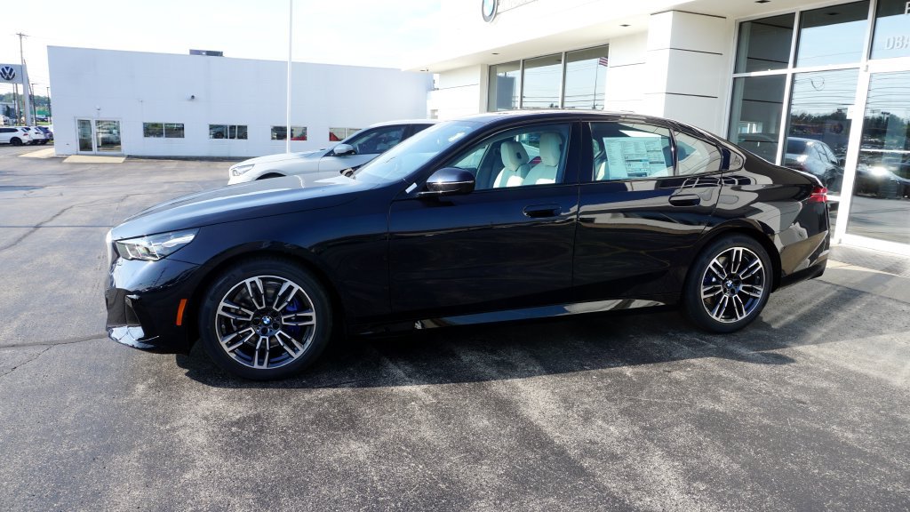 New 2027 BMW 530i xDrive w/ M Sport Package AWD/4WD image 2
