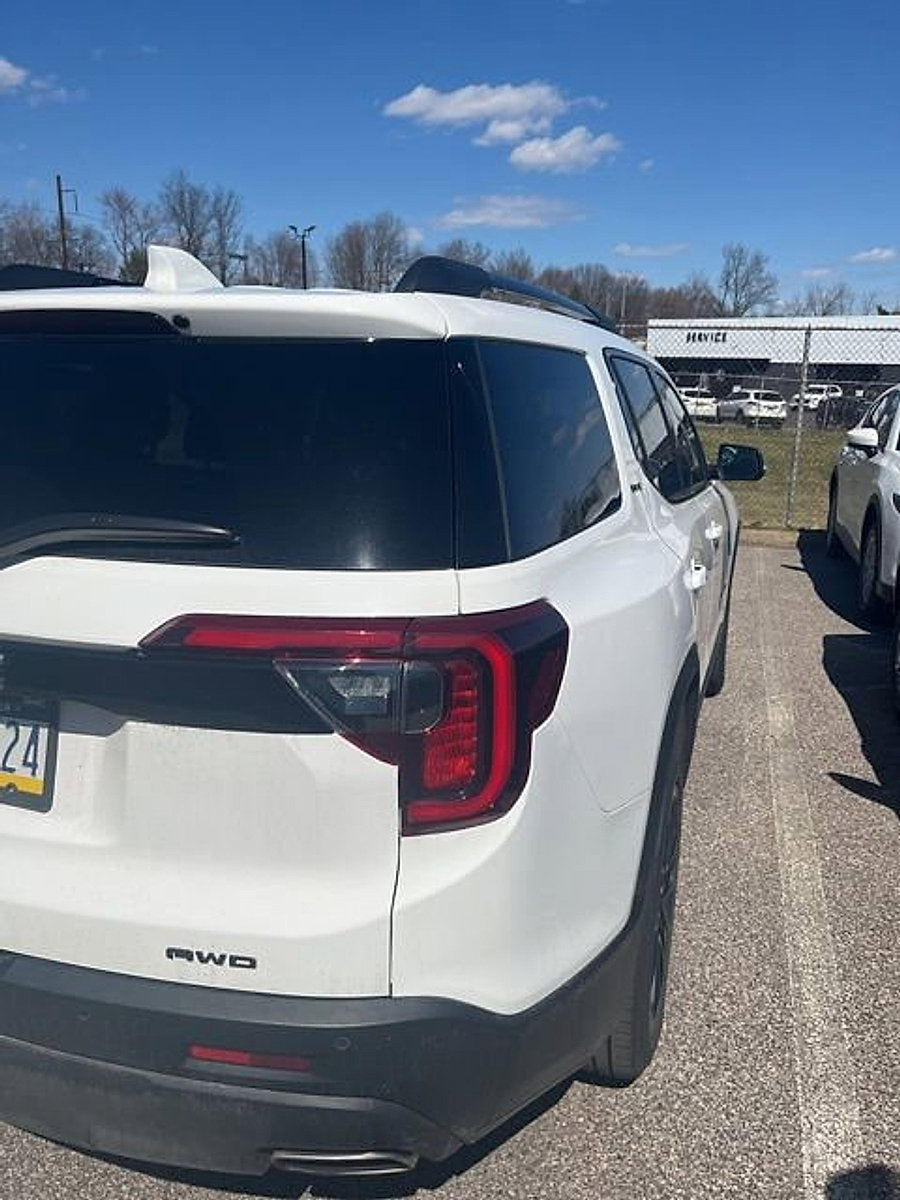 Used 2023 GMC Acadia SLE w/ Driver Convenience Package image 13