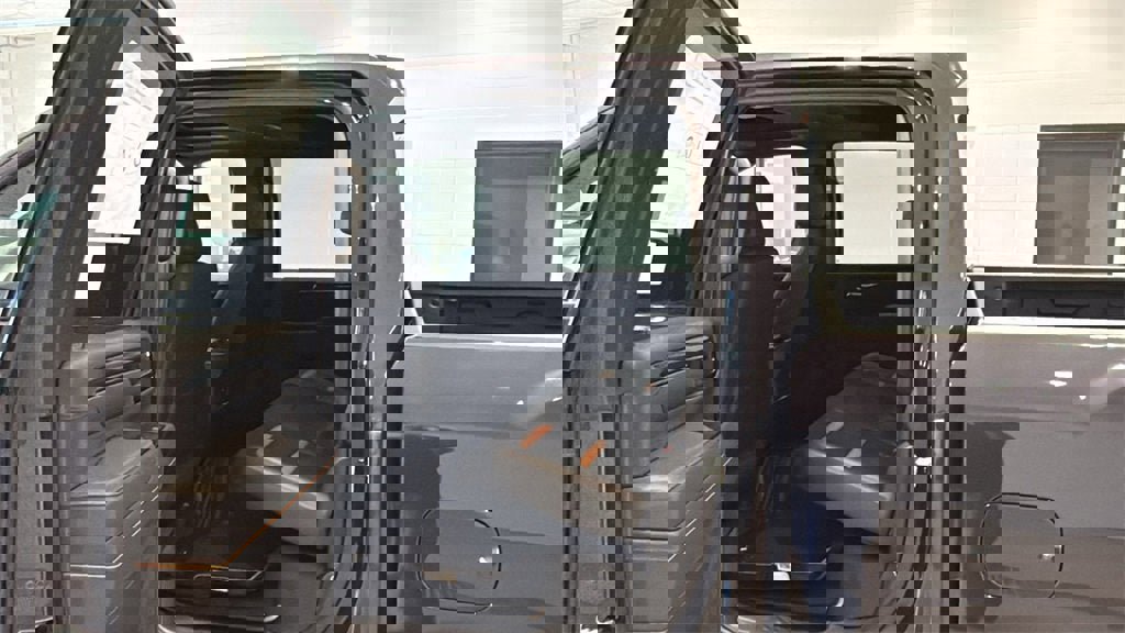 New 2026 GMC Sierra 3500 AT4 w/ AT4 Premium Plus Package image 18