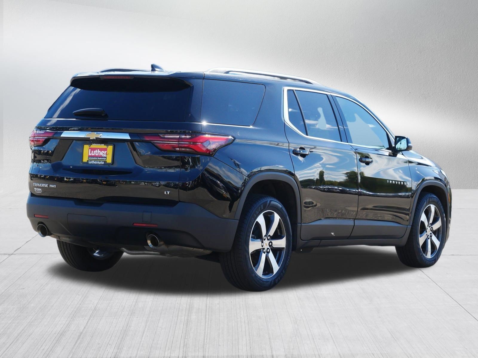 Used 2023 Chevrolet Traverse LT w/ LT Premium Package AWD/4WD image 7