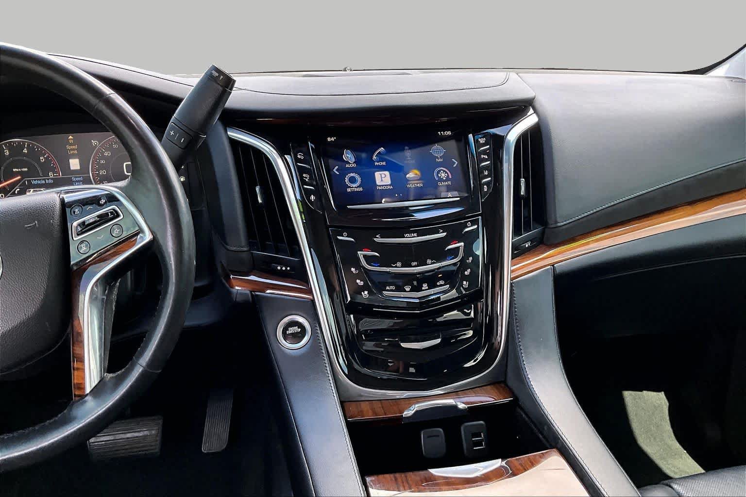 Used 2015 Cadillac Escalade Luxury AWD/4WD image 5