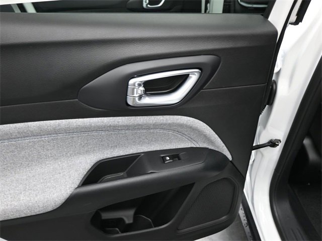 Used 2025 Jeep Compass Sport image 20