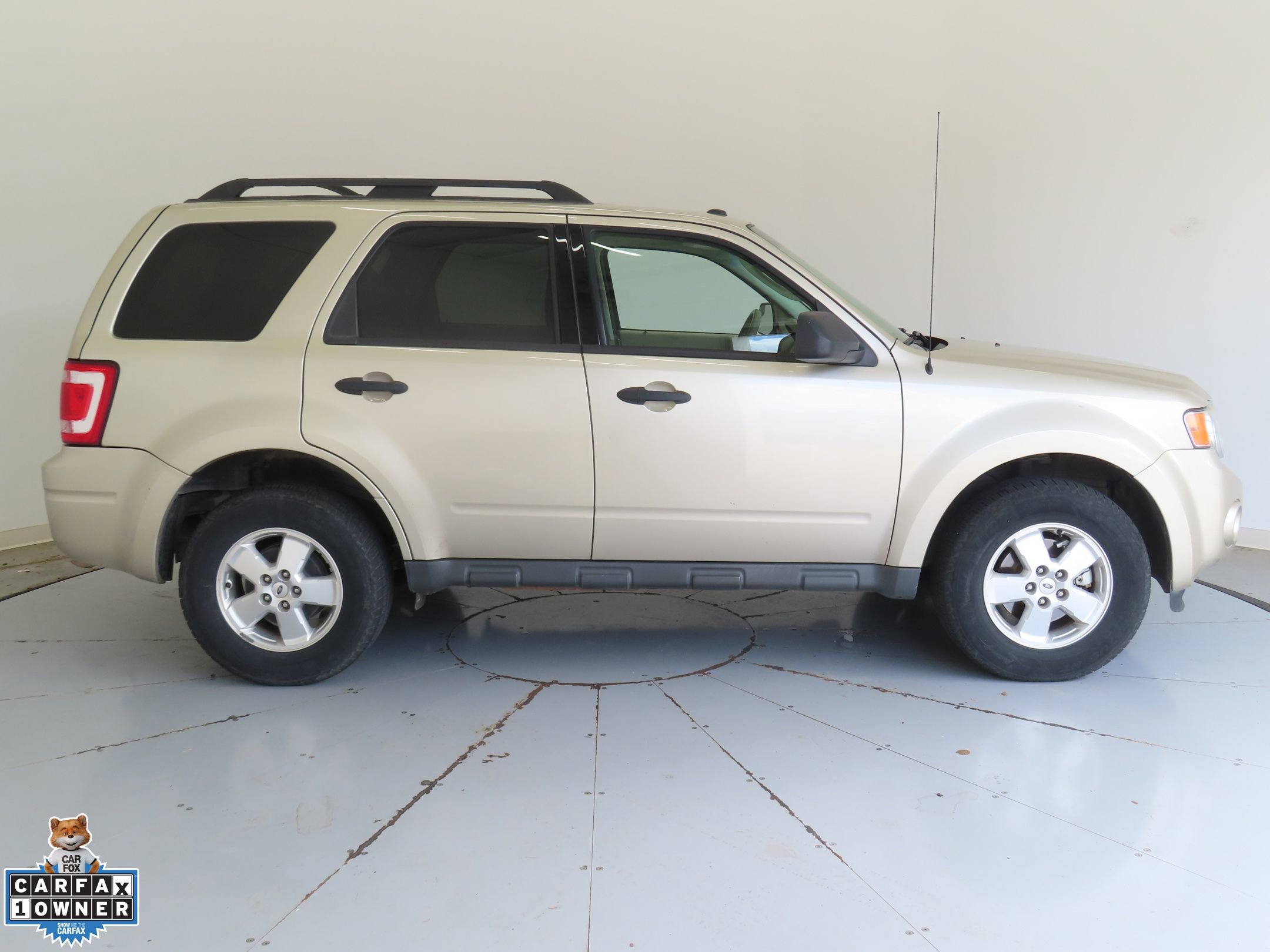 Used 2011 Ford Escape XLT w/ 203A Rapid Spec Order Code FWD image 2