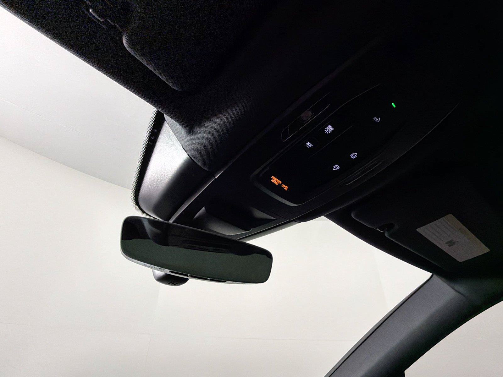 Certified 2025 Porsche Cayenne Coupe AWD/4WD image 25