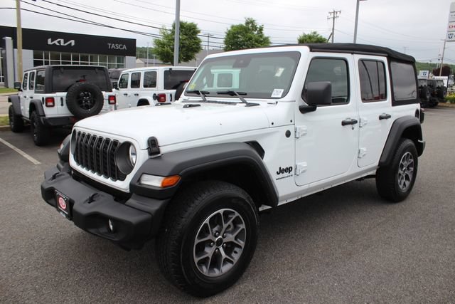 Used 2024 Jeep Wrangler Unlimited Sport AWD/4WD image 2