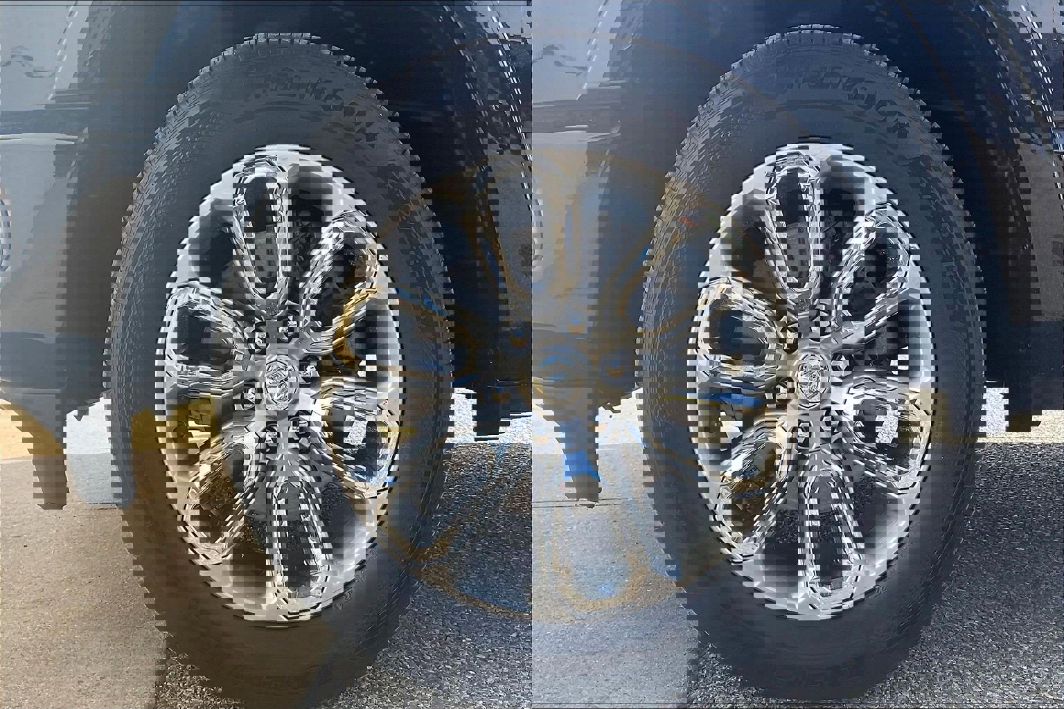 Used 2022 RAM 1500 Laramie AWD/4WD image 11