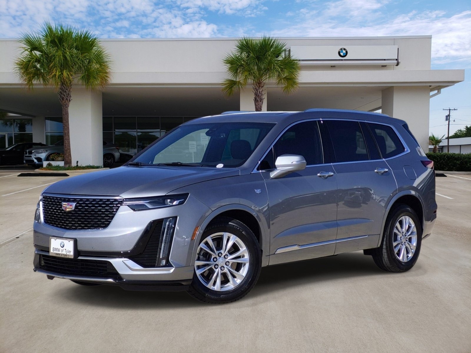 Used 2025 Cadillac XT6 Luxury FWD image 1
