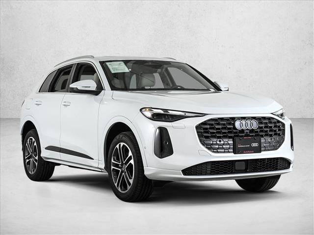 Certified 2025 Audi Q5 Premium w/ Convenience Package image 3