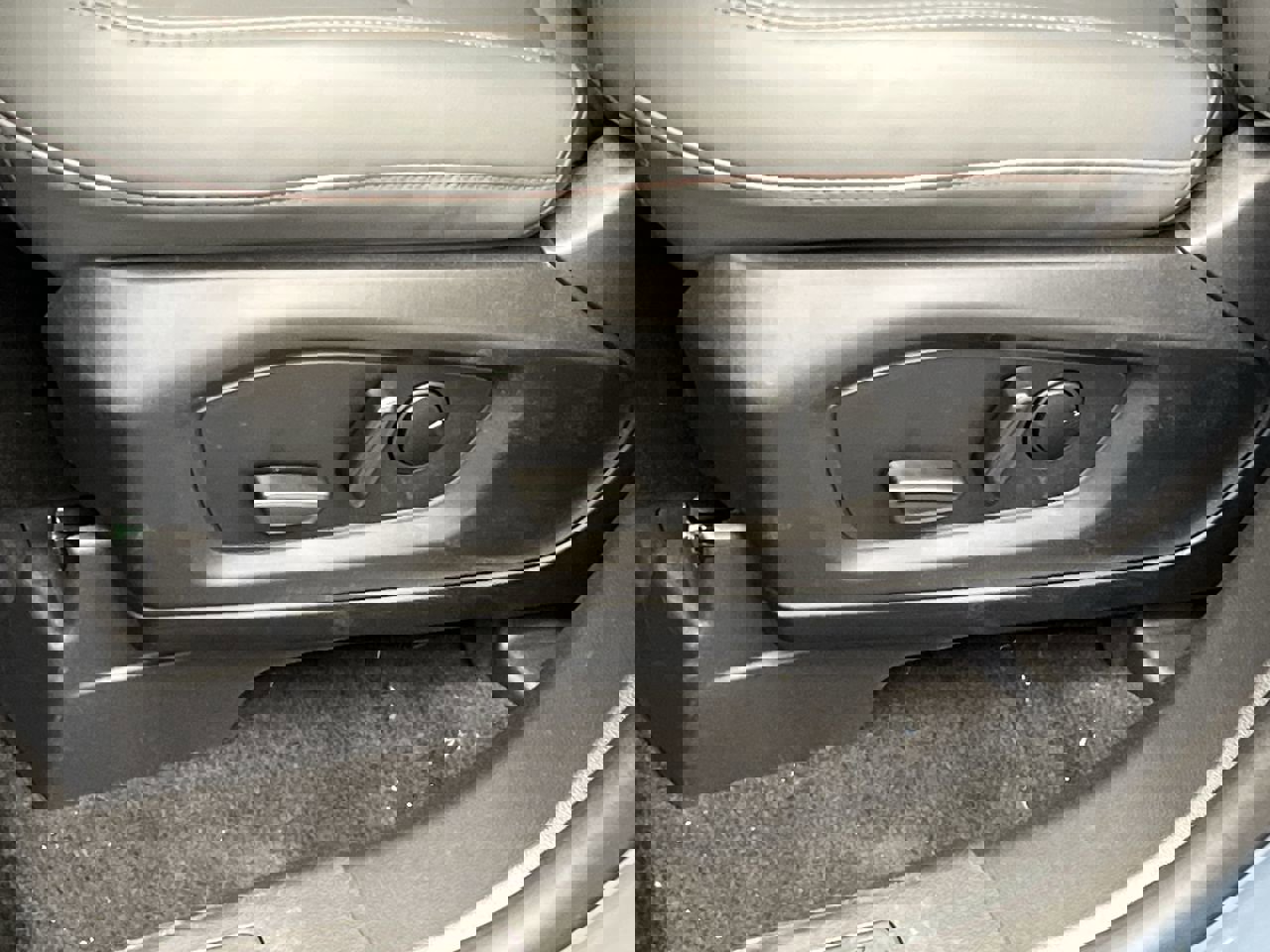 New 2026 Ford Explorer Active w/ Active Comfort Package image 11