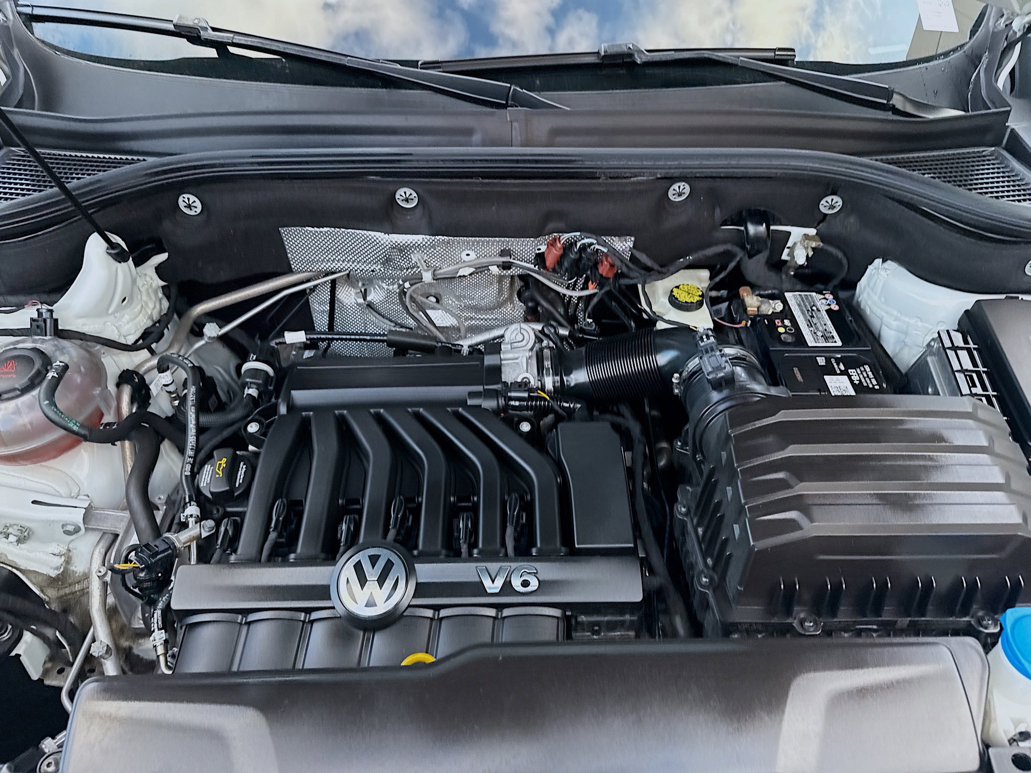 Used 2022 Volkswagen Atlas Cross Sport SE w/ Panoramic Sunroof Package image 35