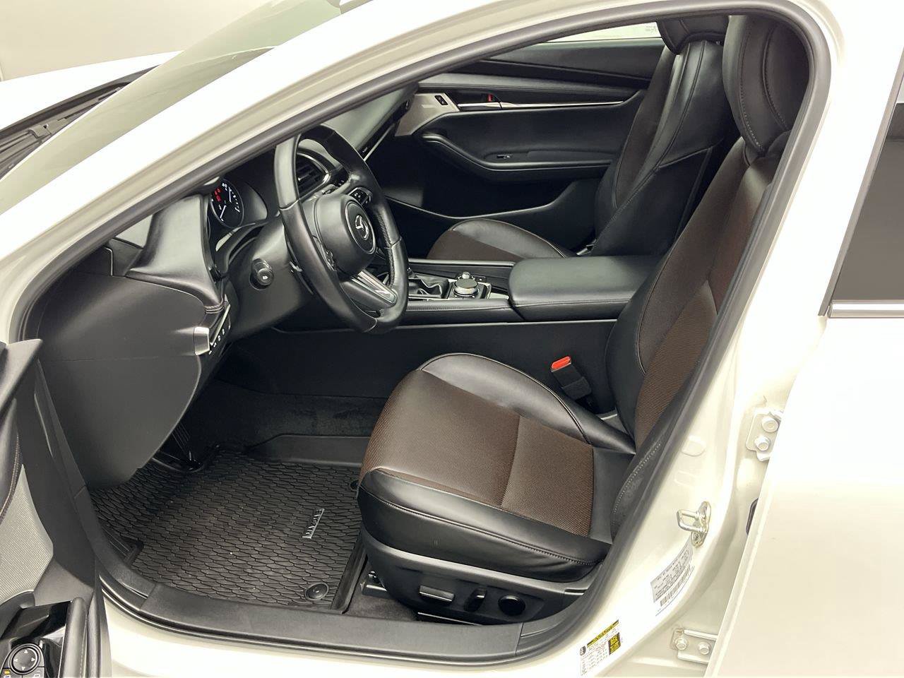 Used 2025 MAZDA MAZDA3 Hatchback w/Premium Plus Pkg AWD/4WD image 3