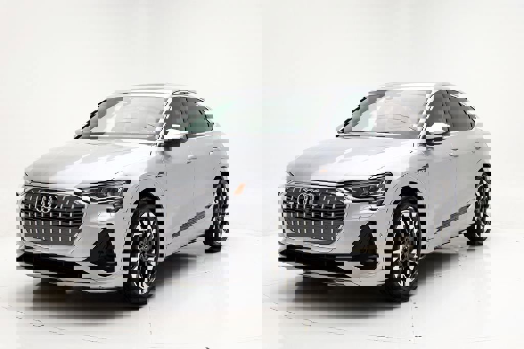 Used 2023 Audi e-tron Premium Plus w/ Premium Plus Package image 4