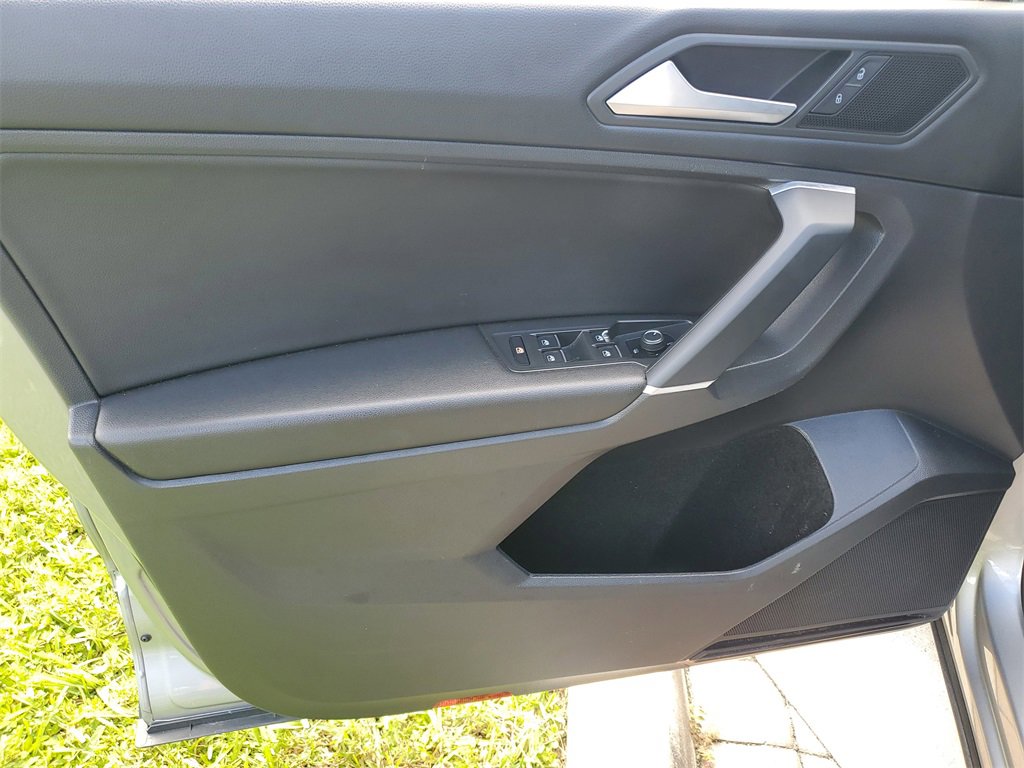 Used 2020 Volkswagen Tiguan SE image 14