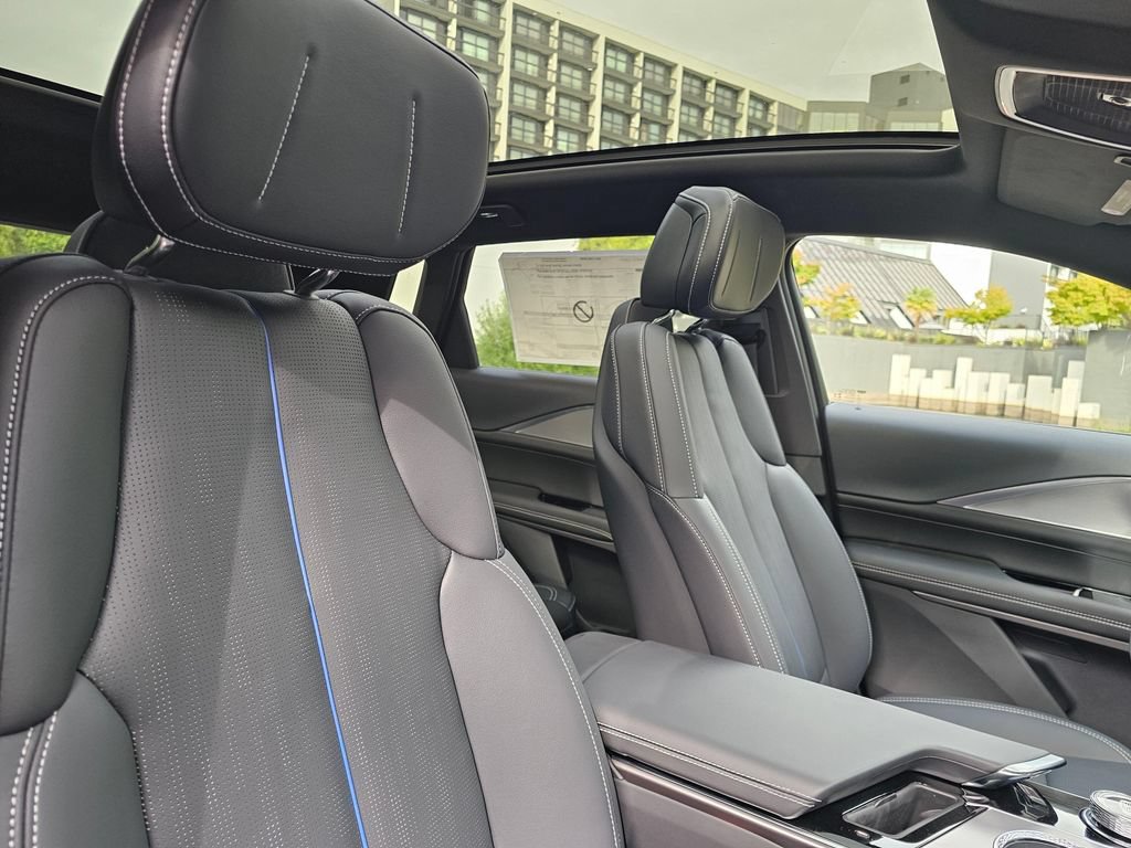 New 2027 Cadillac Lyriq Sport AWD/4WD image 10