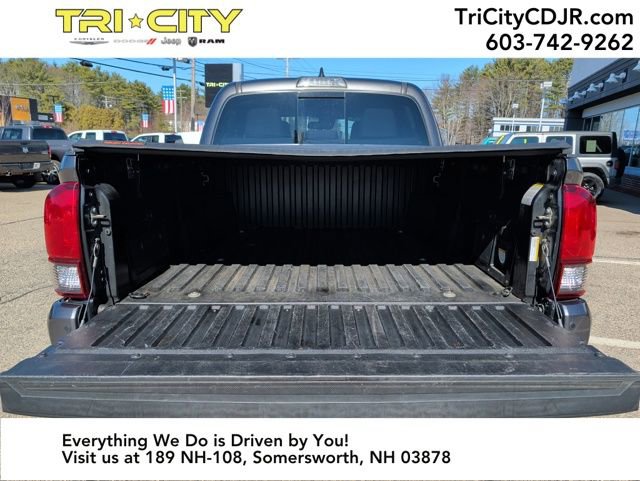 Used 2018 Toyota Tacoma TRD Off-Road w/ Technology Package image 28
