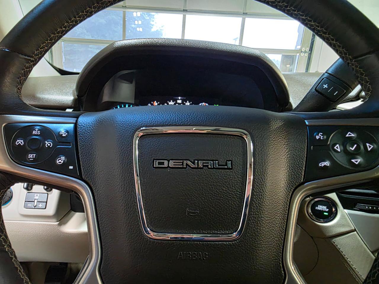 Used 2018 GMC Yukon XL Denali w/ Denali Ultimate Package AWD/4WD image 33