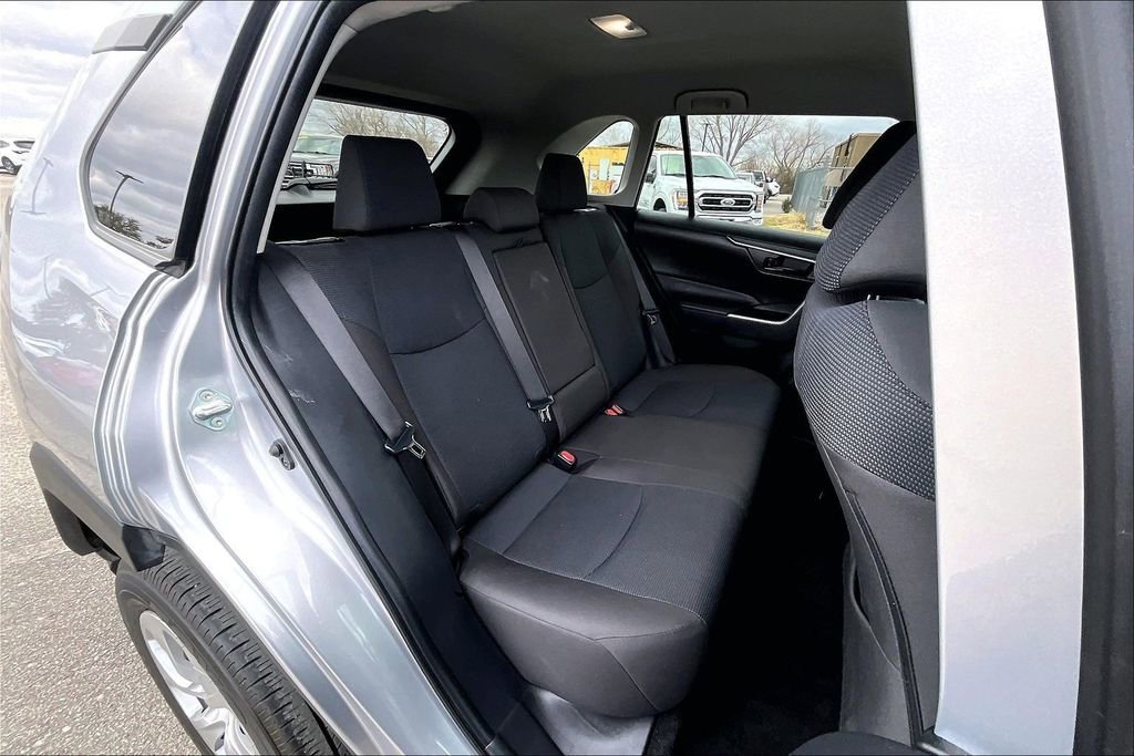 Used 2025 Toyota RAV4 LE AWD/4WD image 37