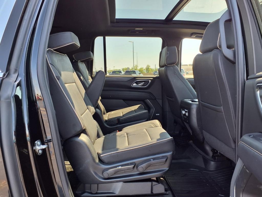 Used 2023 GMC Yukon XL SLT w/ SLT Premium Package image 29