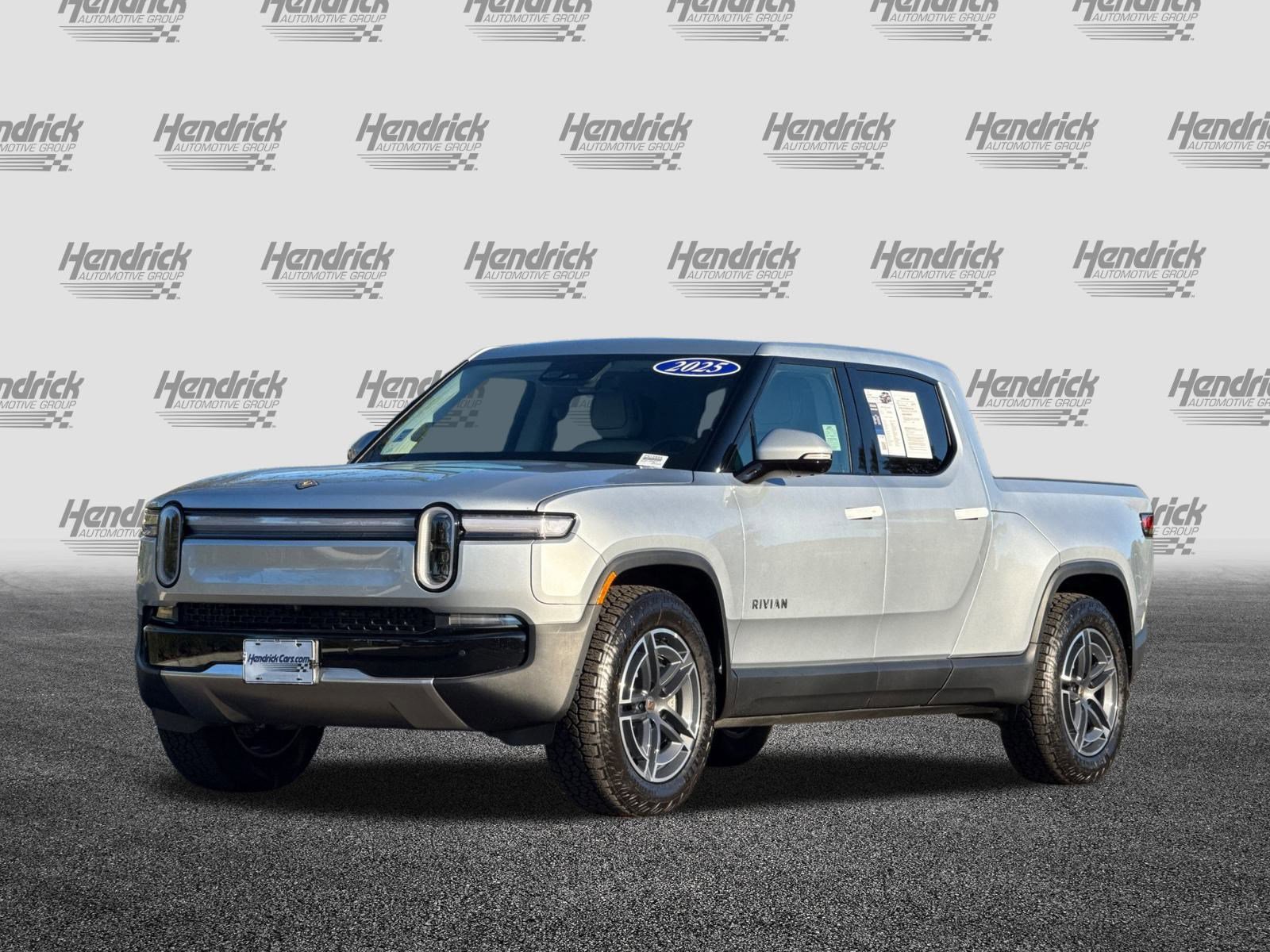 Used 2025 Rivian R1T Adventure image 9