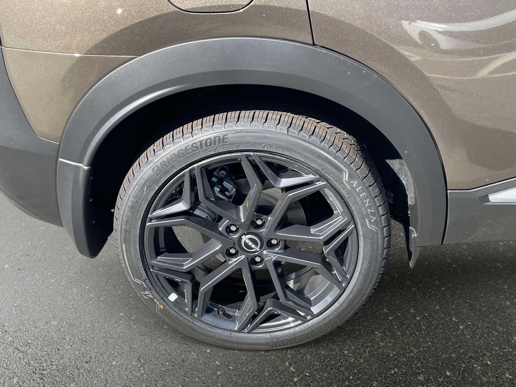 New 2027 Nissan Kicks SR w/ Cold Weather Package FWD image 7