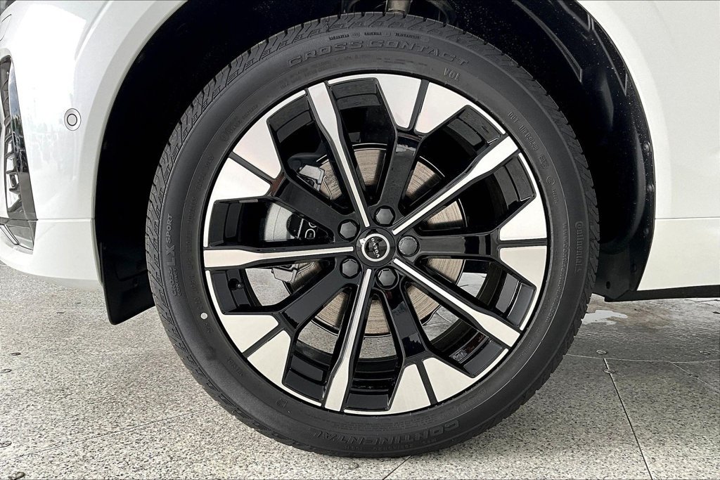 New 2026 Volvo XC60 B5 Plus w/ Protection Package Premier AWD/4WD image 24