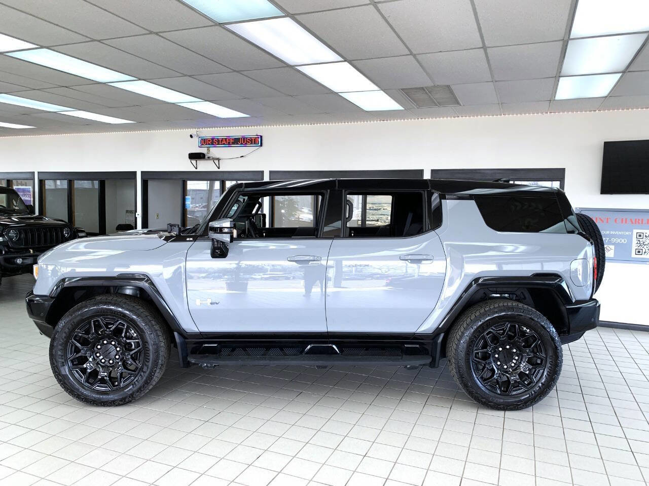 Used 2024 GMC Hummer EV 2X w/ LPO, Illumination Package image 5