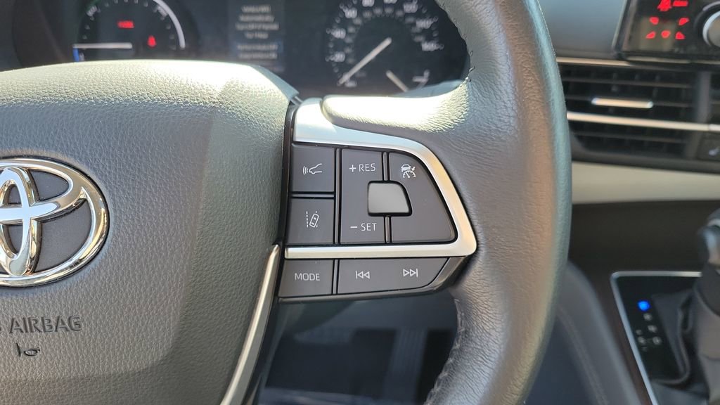 Used 2021 Toyota Sienna XLE FWD image 23