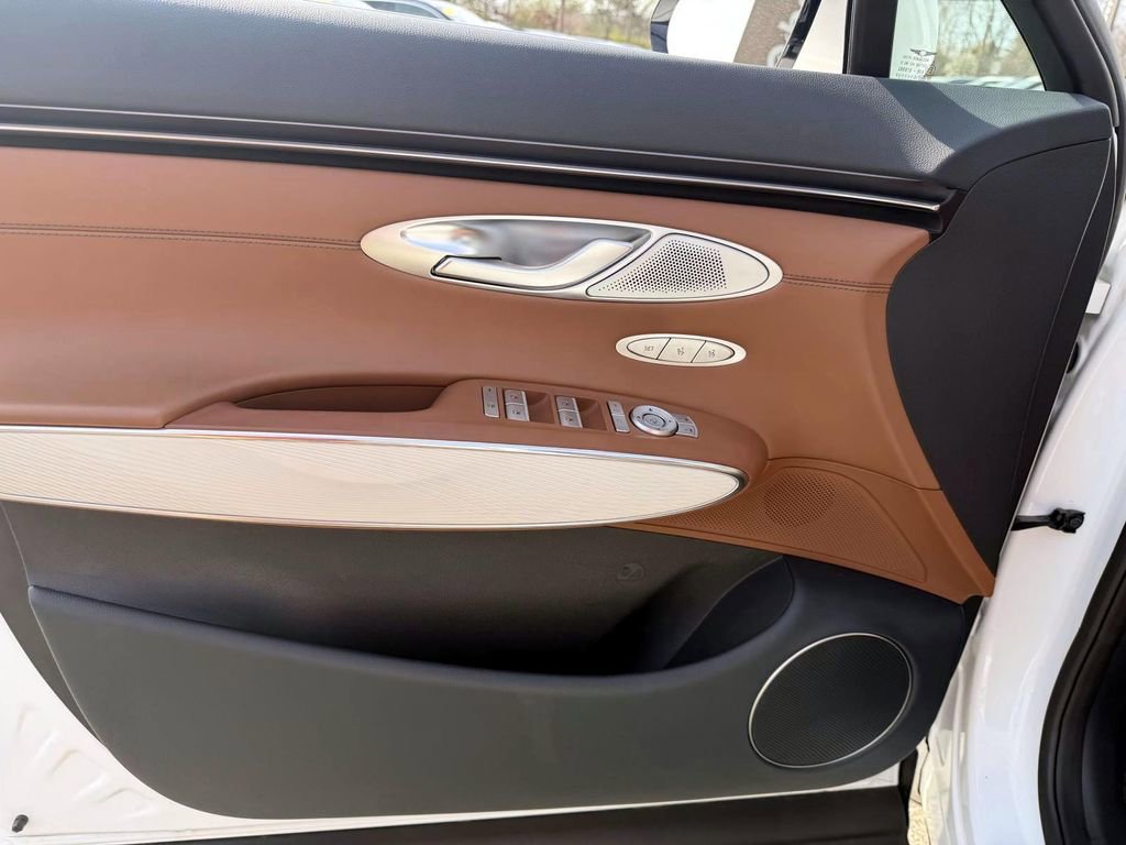 Used 2026 Genesis GV70 2.5T Advanced image 18