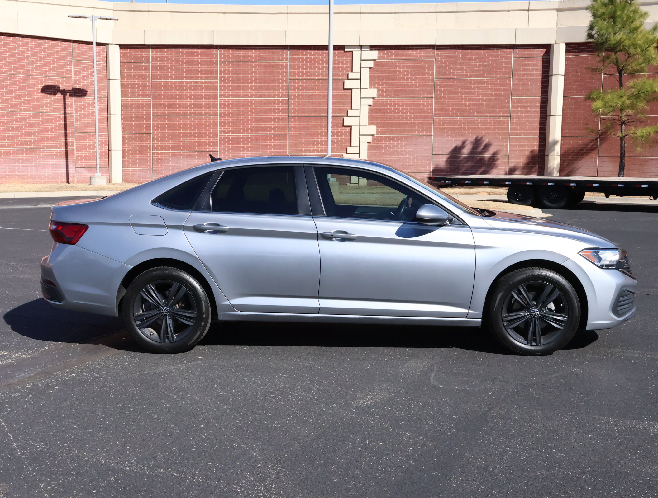 Used 2024 Volkswagen Jetta SE image 30