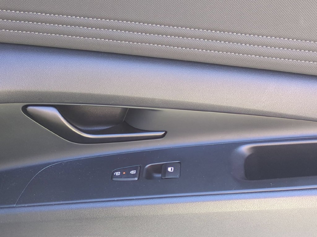 Used 2026 Hyundai Elantra Sport FWD image 33