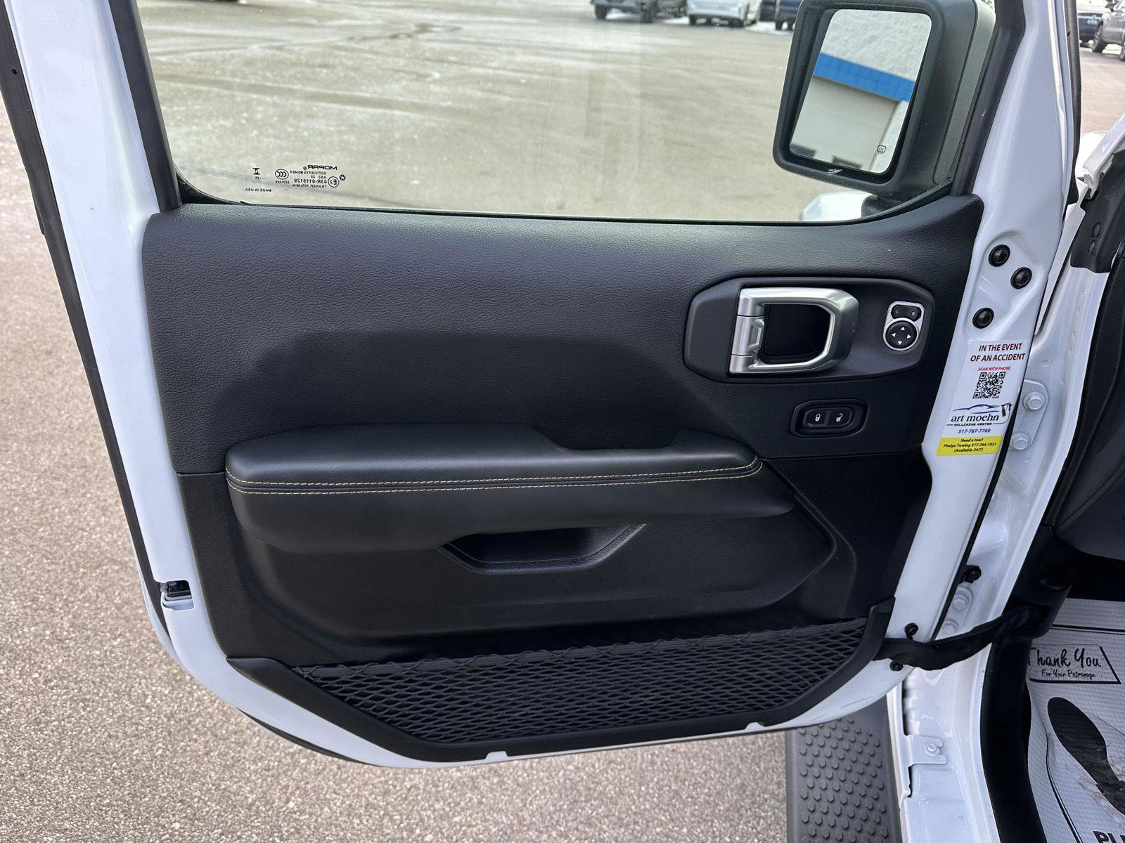 Used 2025 Jeep Wrangler Sahara image 16