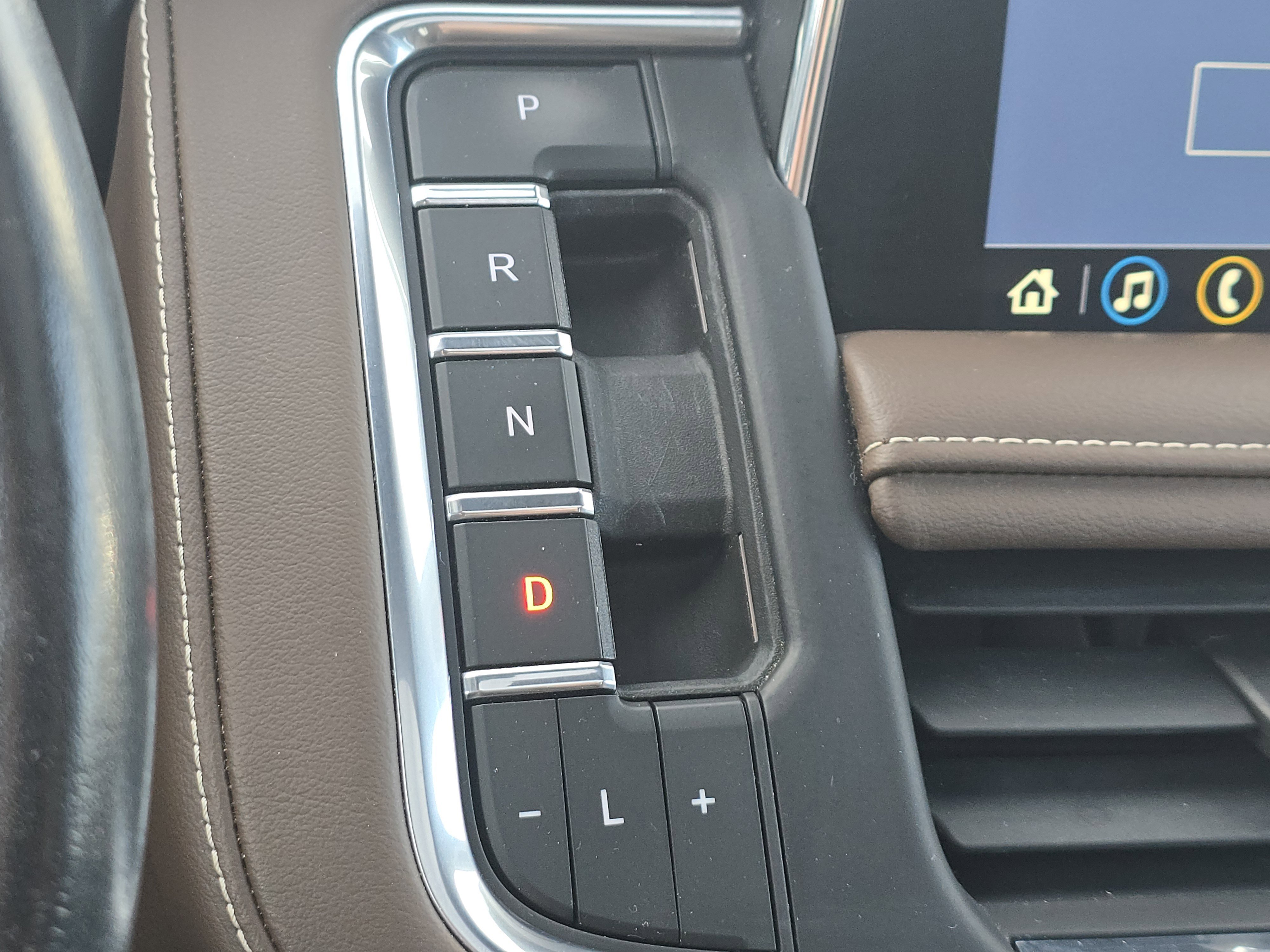 Used 2021 Chevrolet Suburban High Country image 32