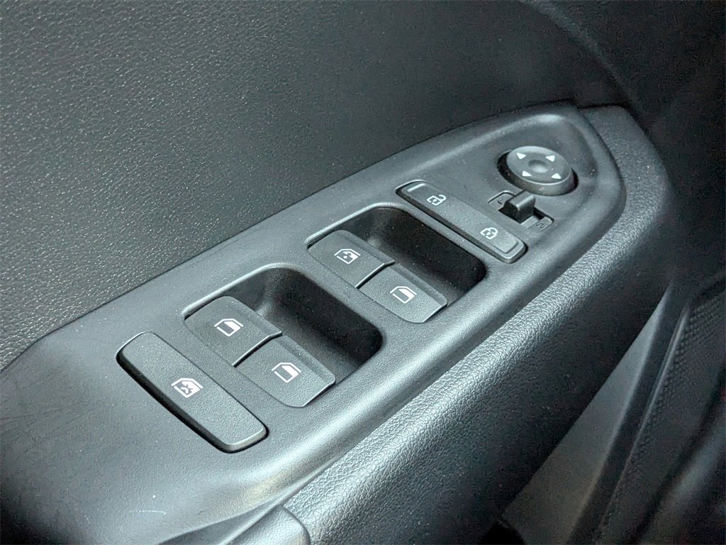 Used 2023 Hyundai Venue Limited image 21