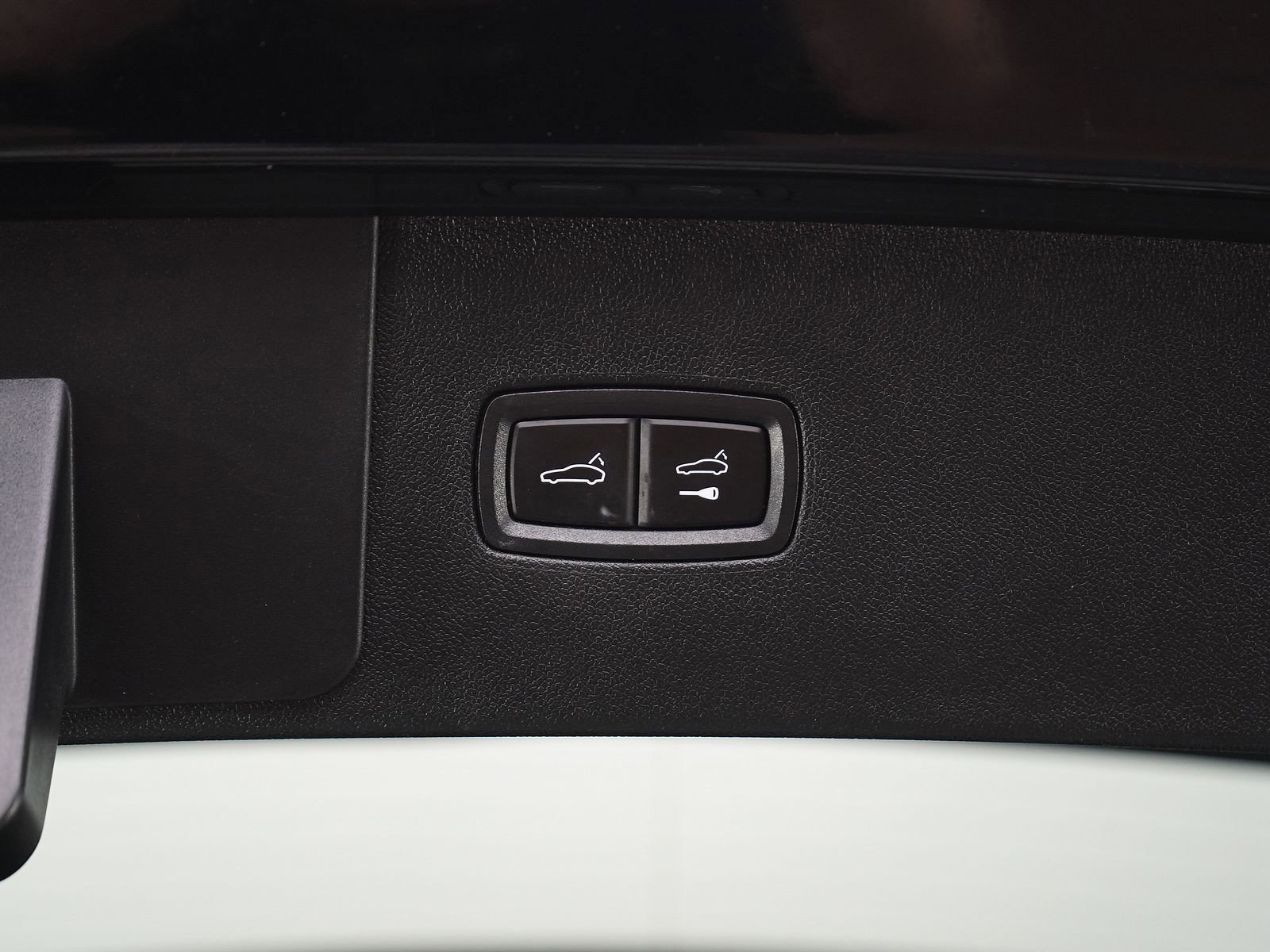Used 2022 Porsche Cayenne AWD/4WD image 17