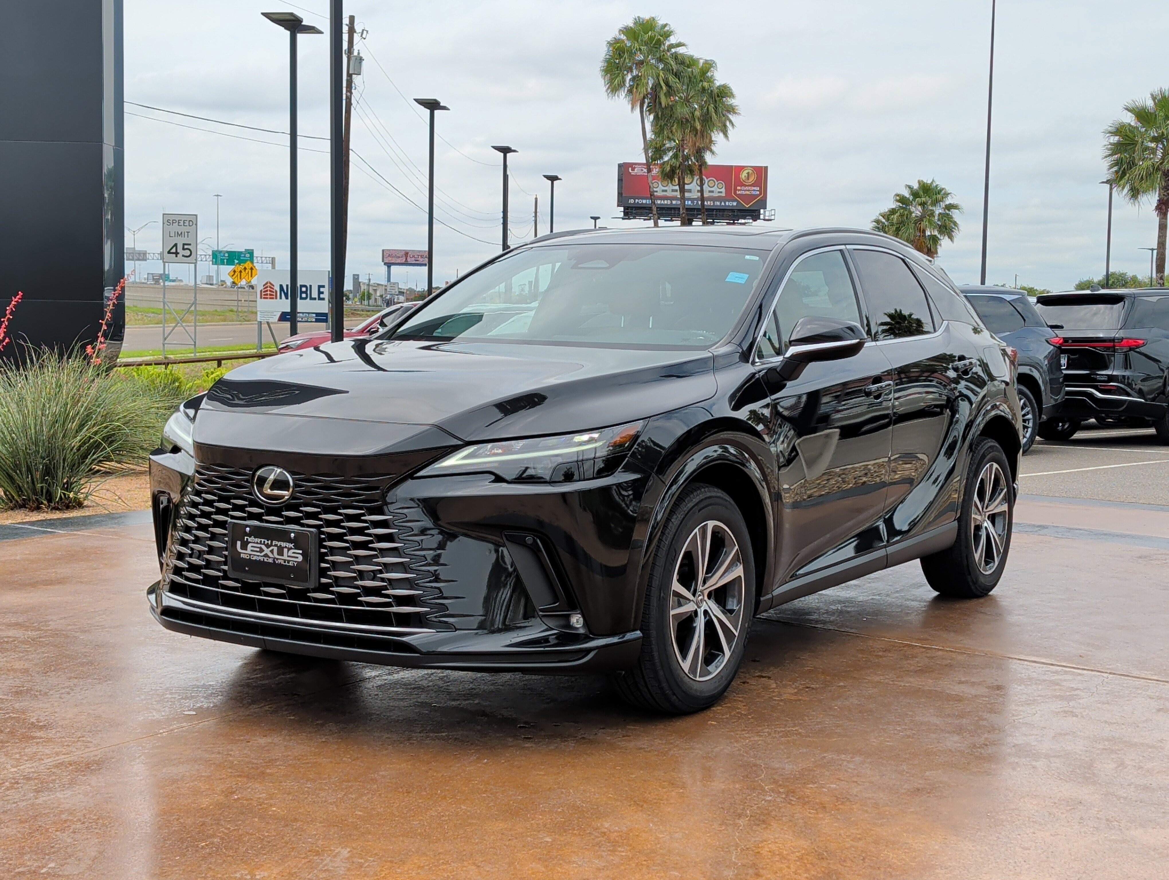 Used 2023 Lexus RX 350h w/ Accessory Package (Z1) AWD/4WD image 5