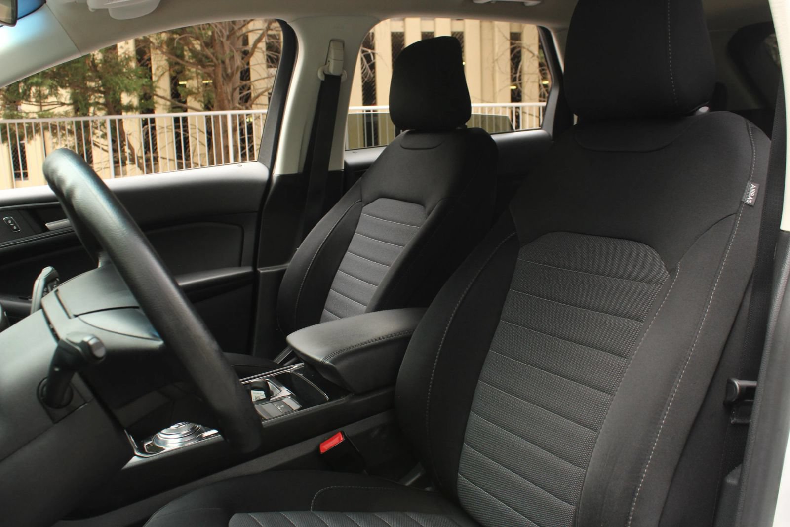 Used 2020 Ford Edge SE FWD image 16