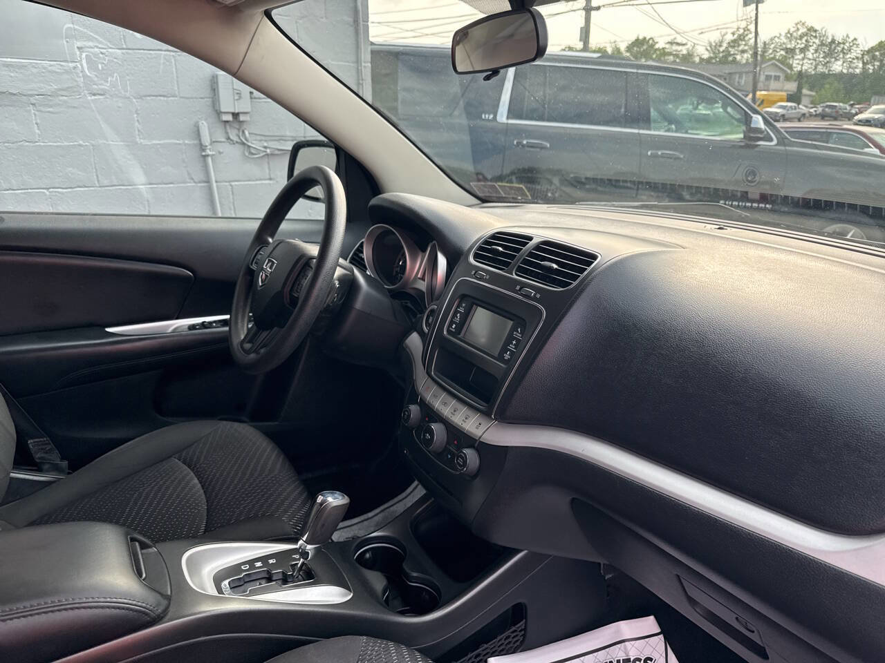 Used 2017 Dodge Journey SXT w/ Comfort/Convenience Group image 28