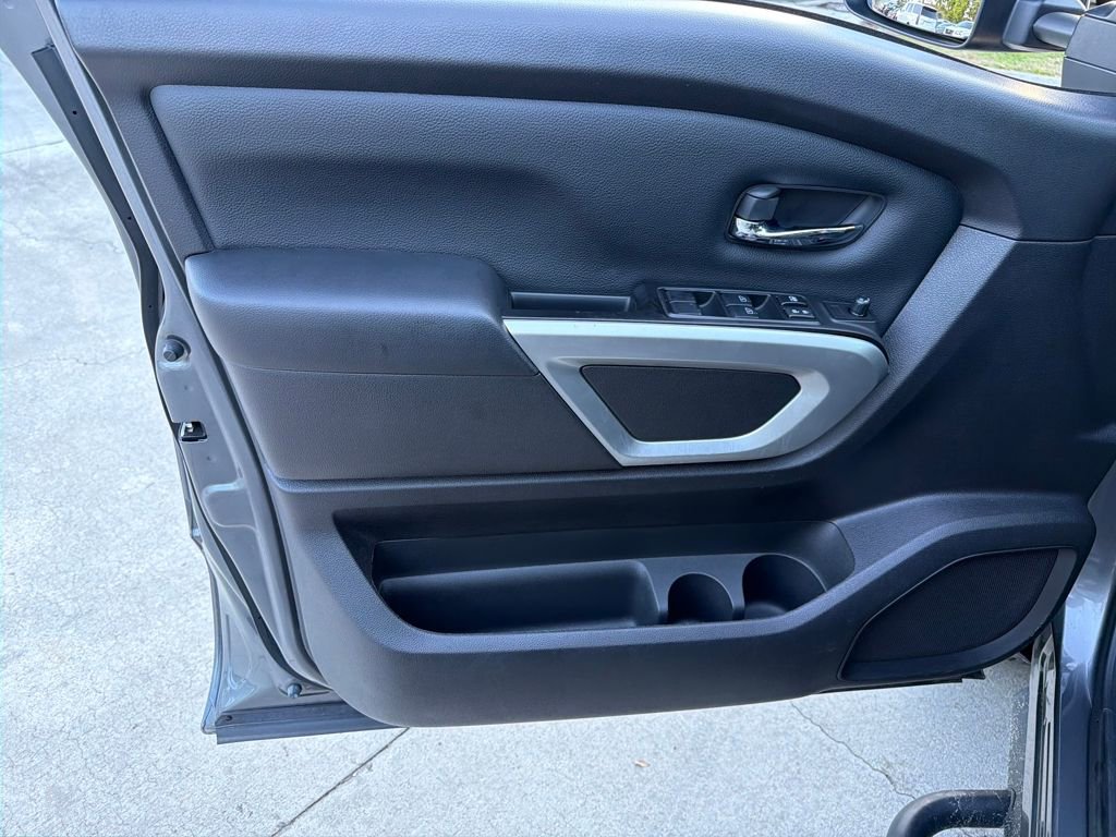 Used 2024 Nissan Titan SV w/ SV Convenience Package image 43