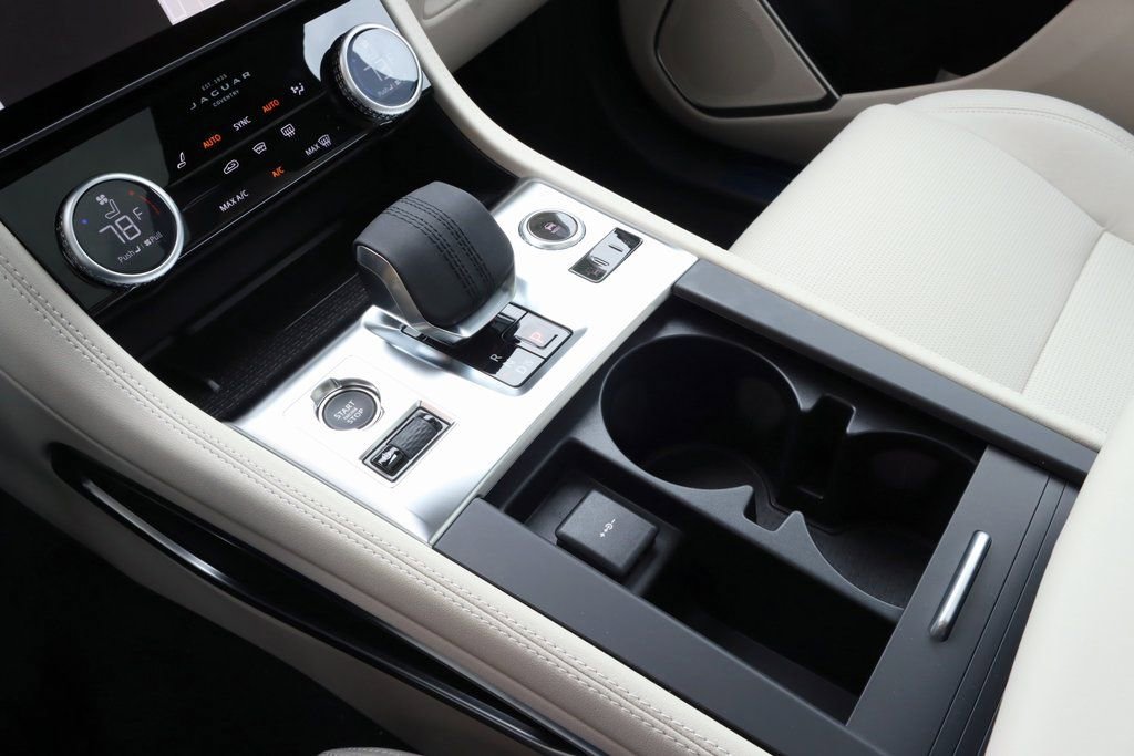 Used 2026 Jaguar F-PACE R-Dynamic S image 32