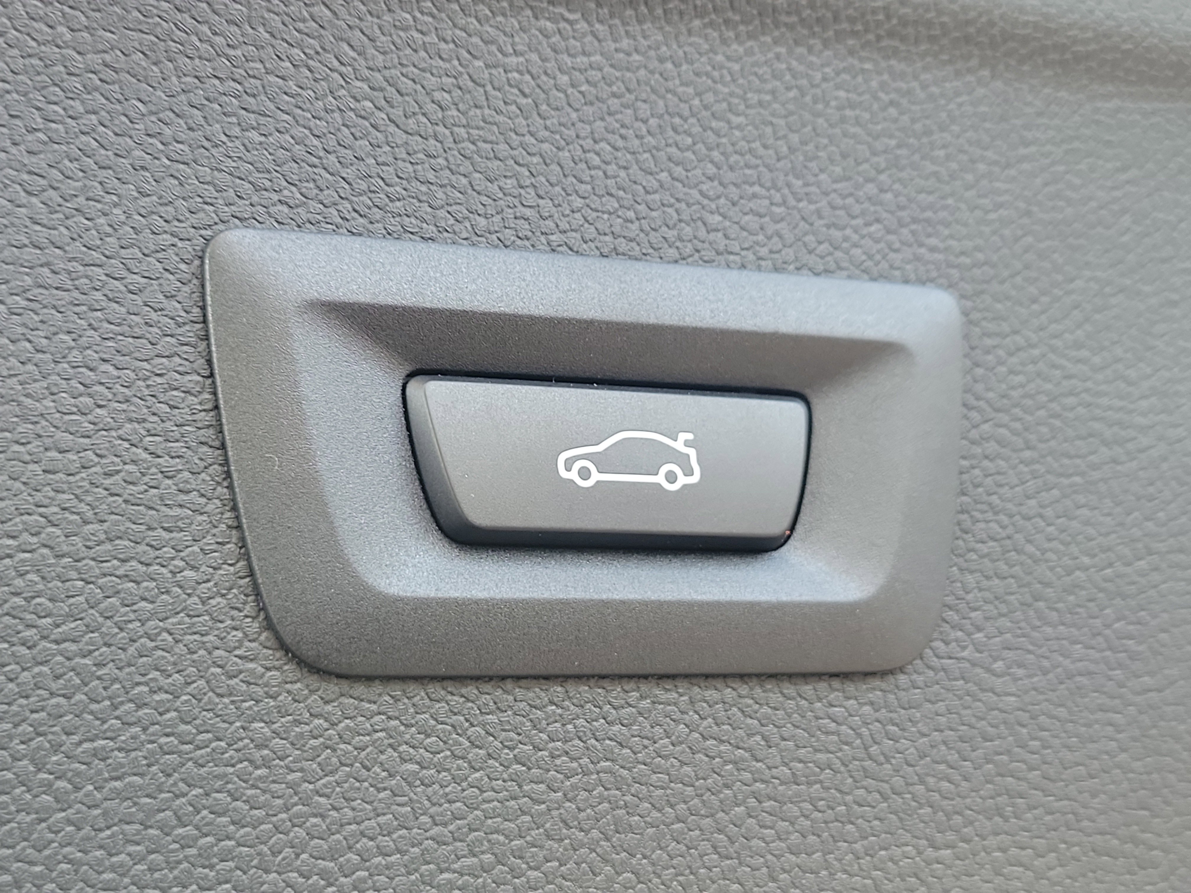 New 2026 BMW iX xDrive60 image 8