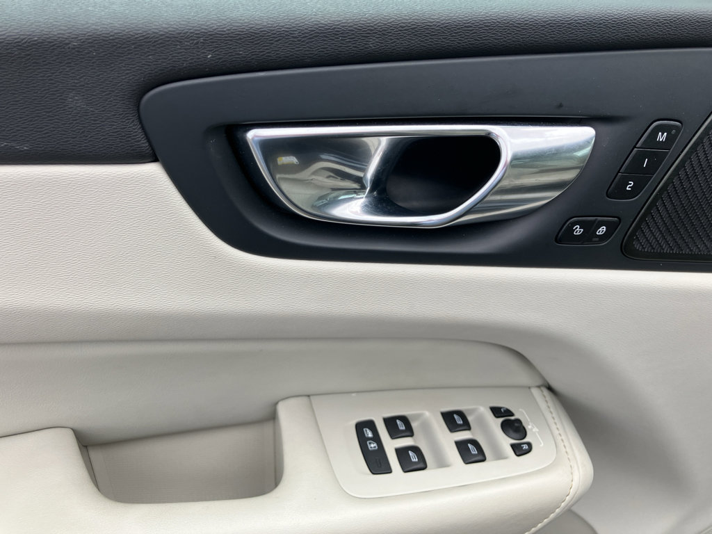 Used 2021 Volvo XC60 T6 Inscription w/ Advanced Package image 12