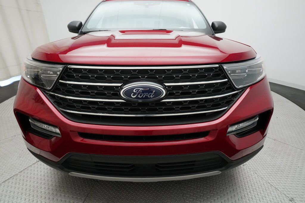Used 2023 Ford Explorer XLT w/ Equipment Group 202A image 23